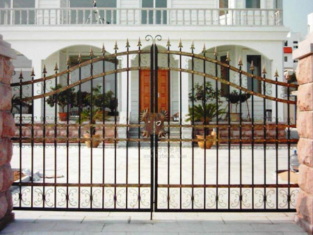 鐵(tiě)藝大門