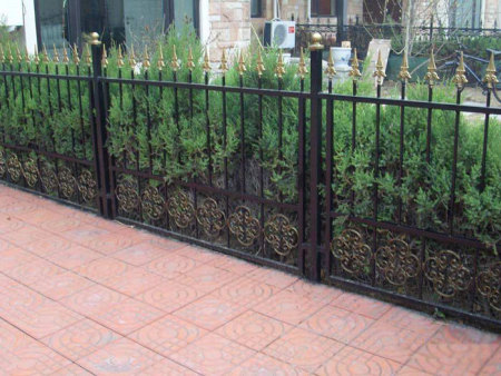 鐵藝護(hu)欄